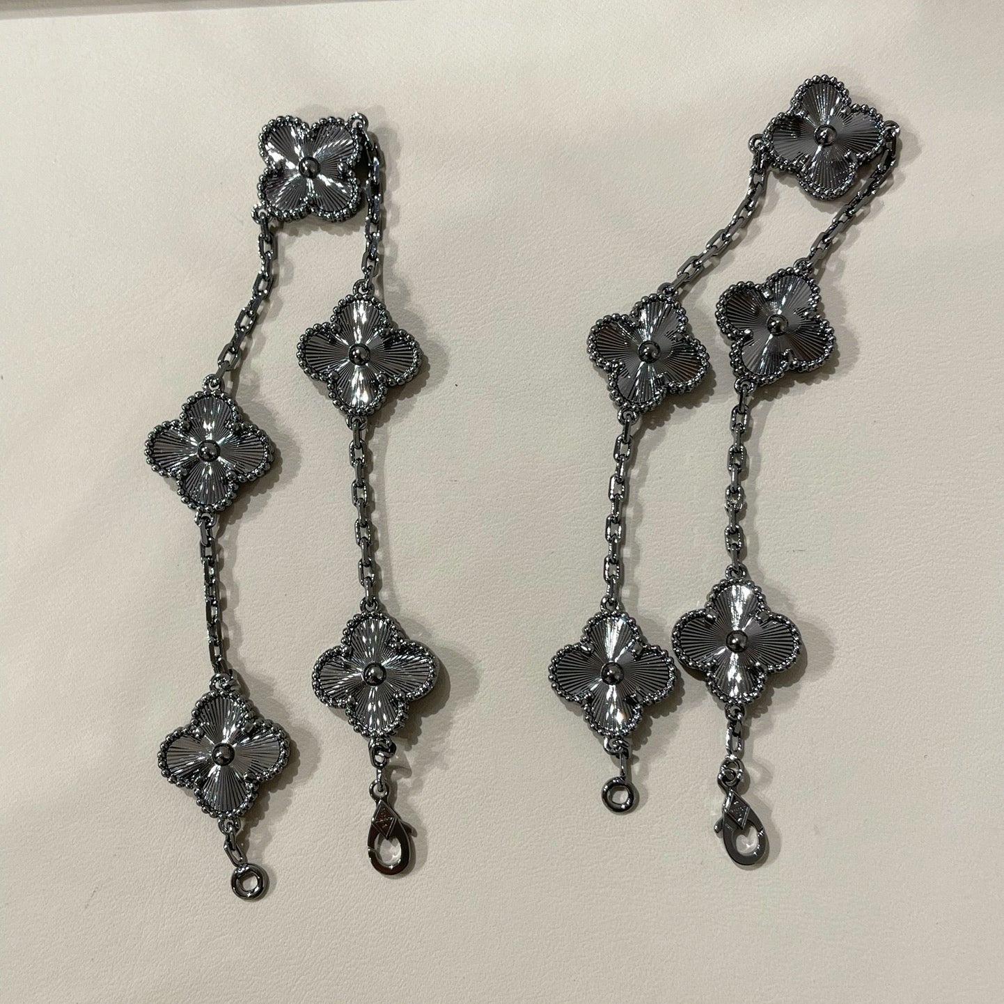 [Loco]New CLOVER 5 MOTIF BLACK BRACELET