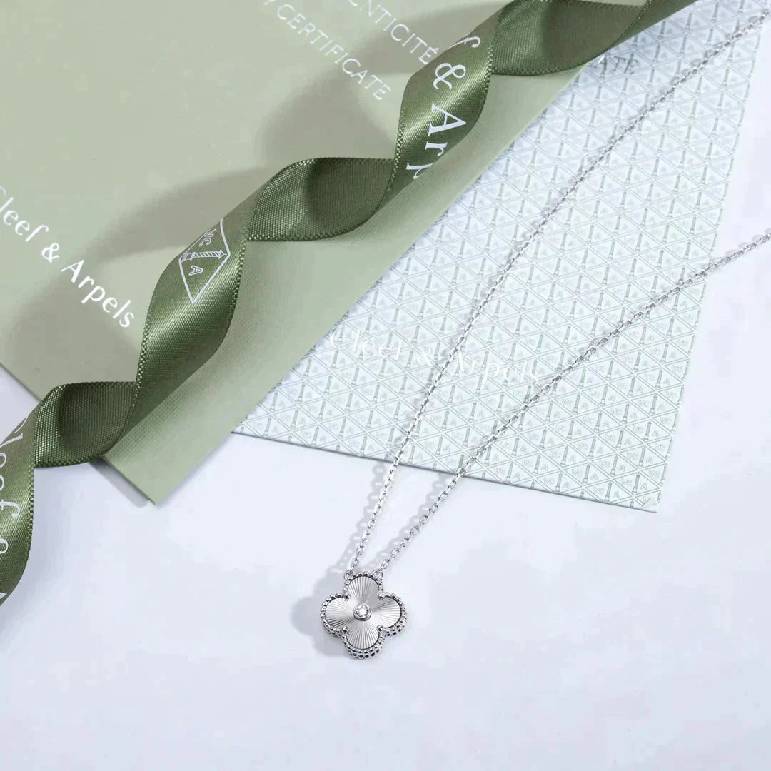 ¡®Loco¡¯CLOVER  15MM DIAMOND LASER NECKLACE SILVER