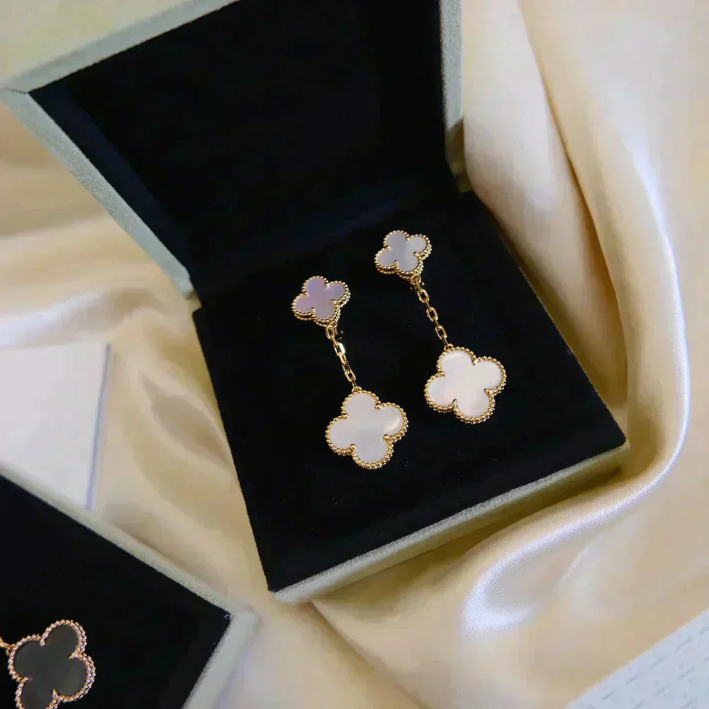 ¡®Loco¡¯CLOVER 2 MOTIF WHITE MOP EARRINGS
