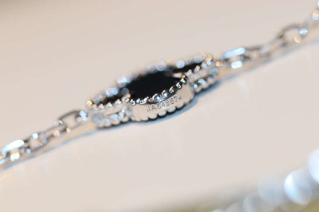 ¡®Loco¡¯CLOVER 20 MOTIFS ONYX DIAMOND SILVER