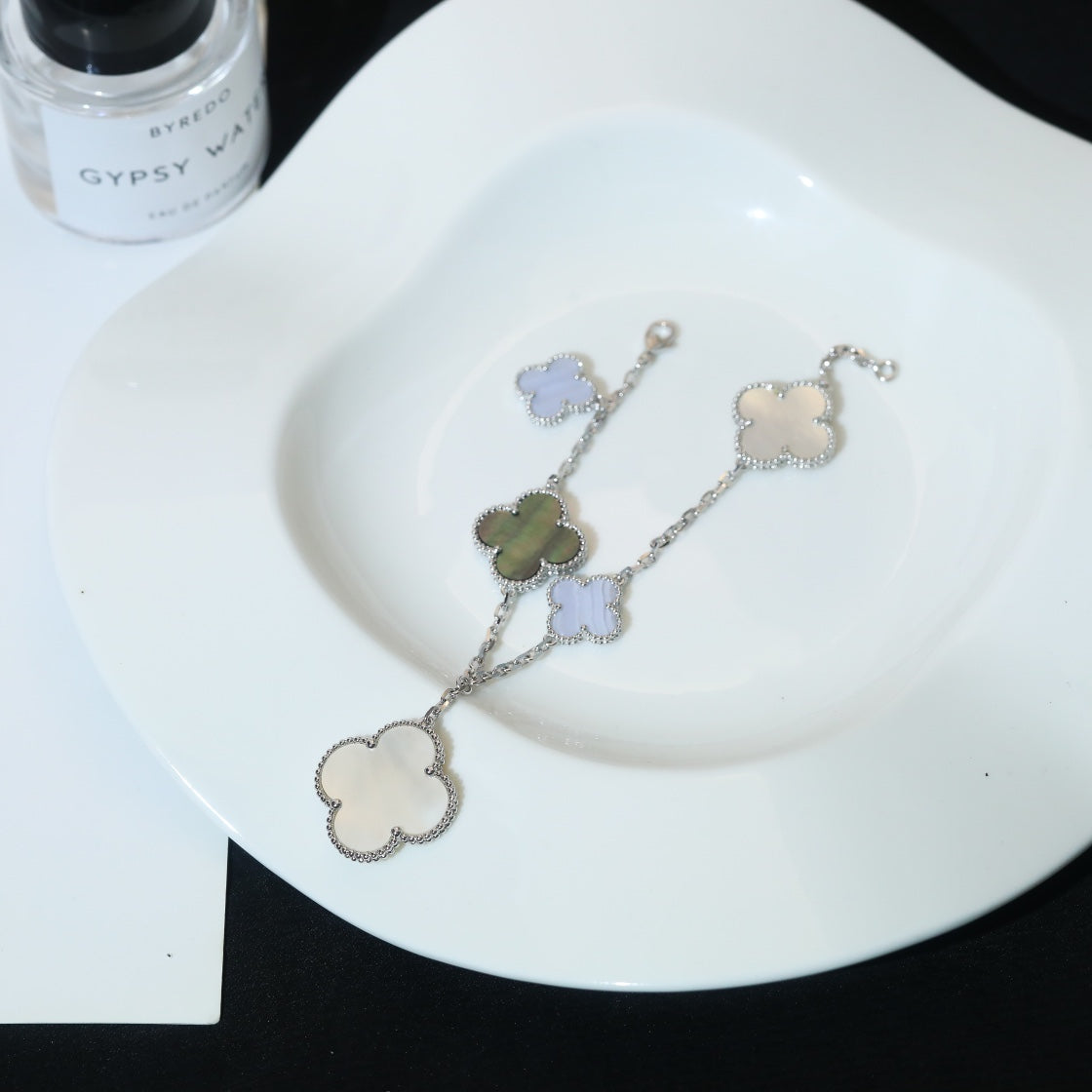 ¡®Loco¡¯CLOVER BRACELET 5 MOTIFS MOP CHALCEDONY SILVER