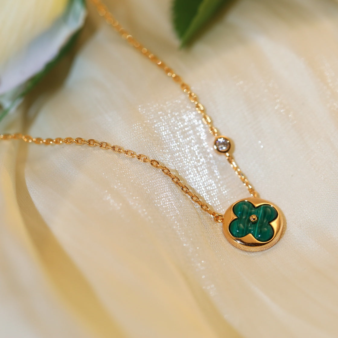¡®Loco¡¯SUN PEDANT PINK GOLD 1 DIAMOND NECKLACE