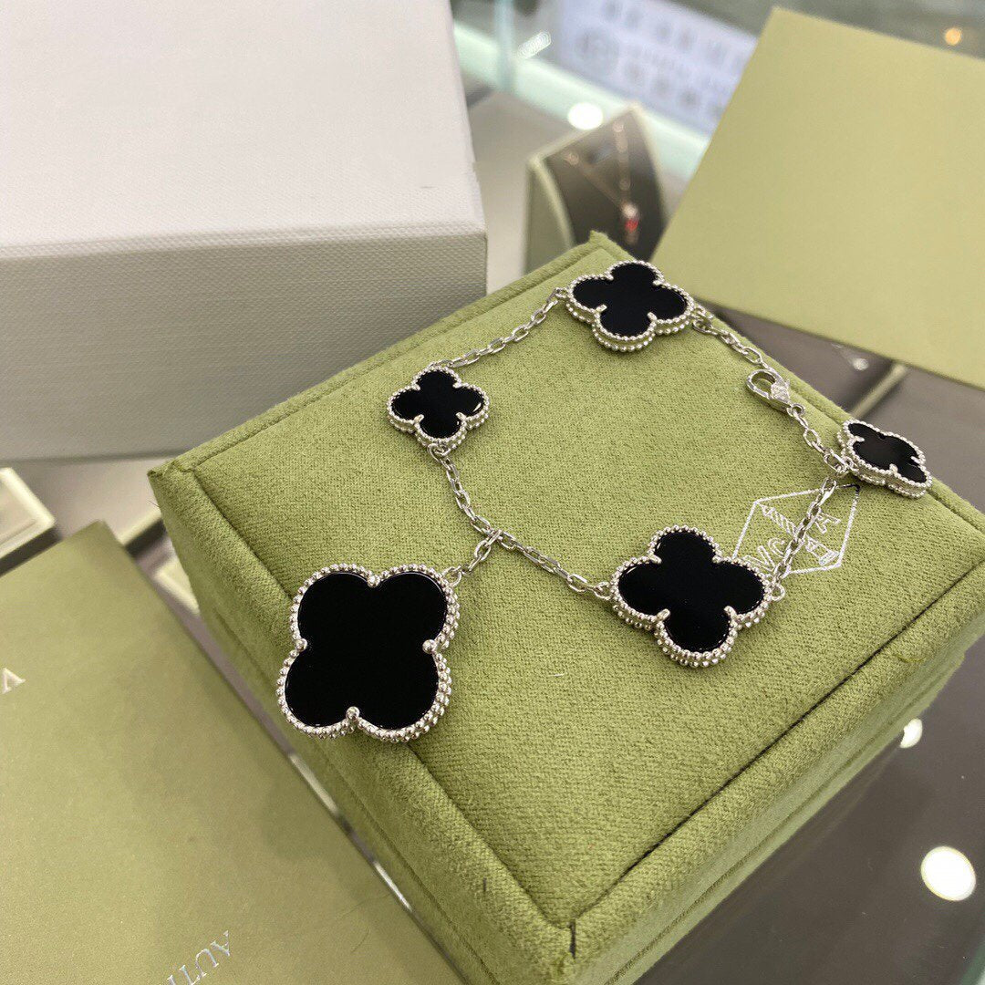 ¡®Loco¡¯CLOVER 5 MOTIFS SIVLER ONYX BRACELET