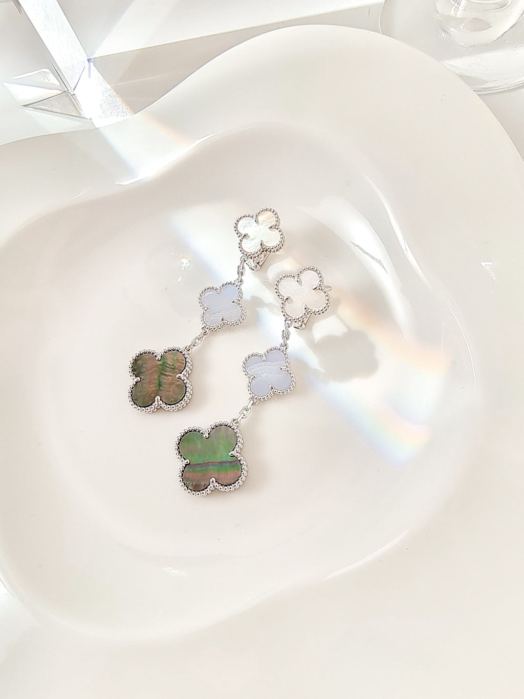¡®Loco¡¯CLOVER 3 MOTIFS CHALCEDONY DARK MOP SILVER EARRINGS