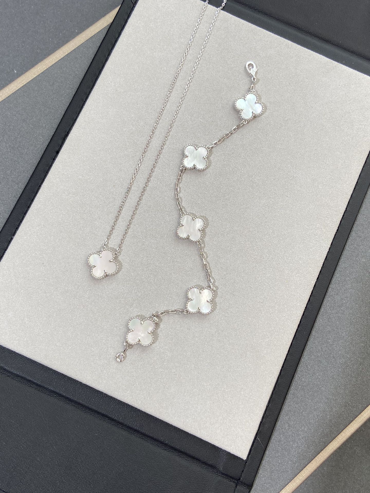 [Loco]New CLOVER WHITE PEARL MOP 5 MOTIF BRACELET COLLECTION