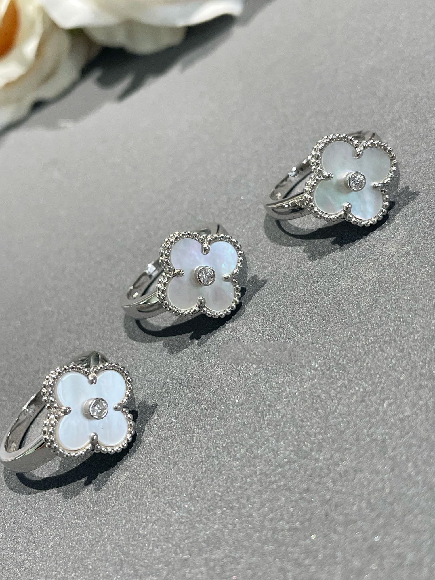 ¡®Loco¡¯CLOVER SILVER MOP DIAMOND RING