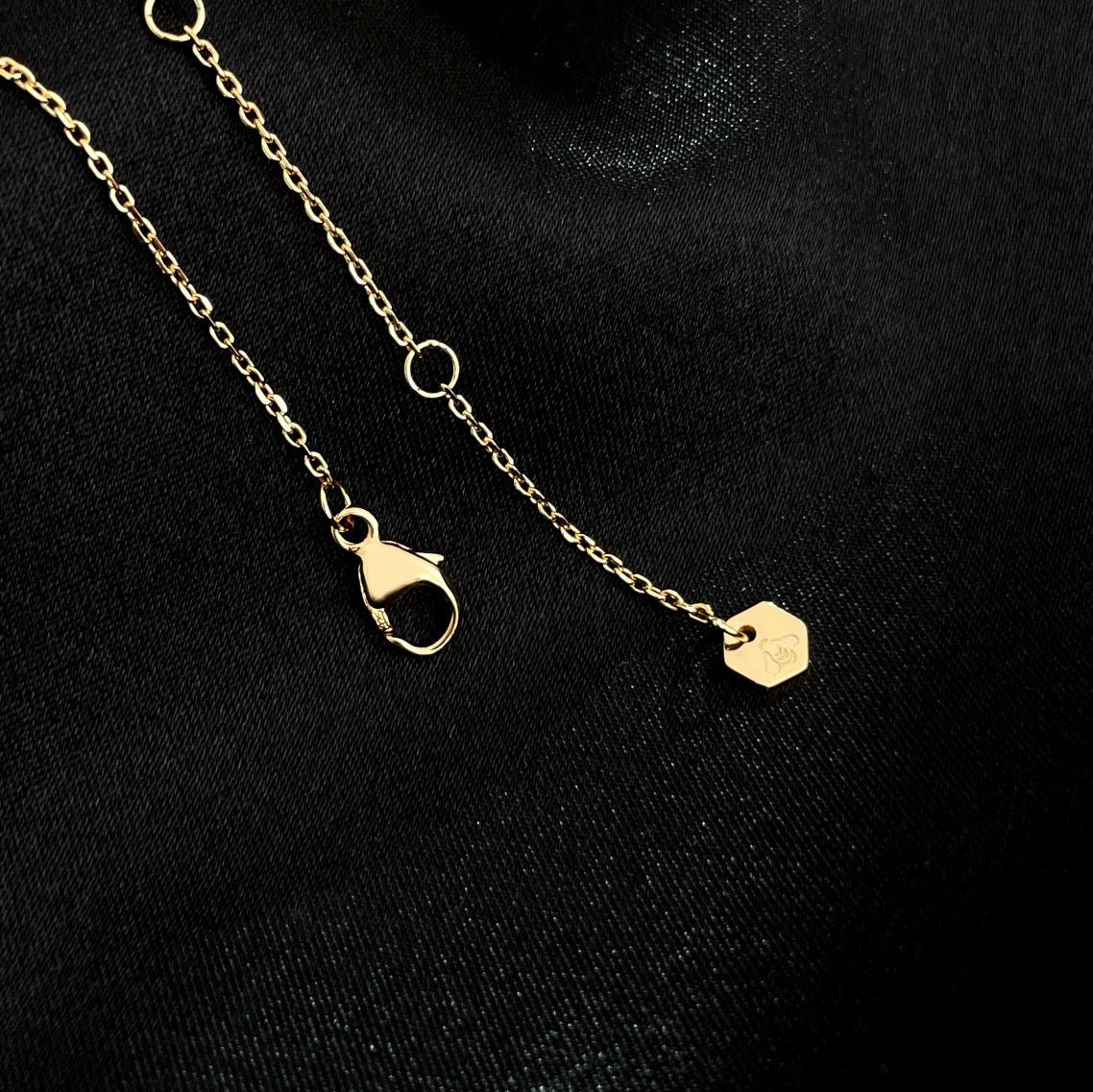 ¡®Loco¡¯BEE MINI NECKLACE