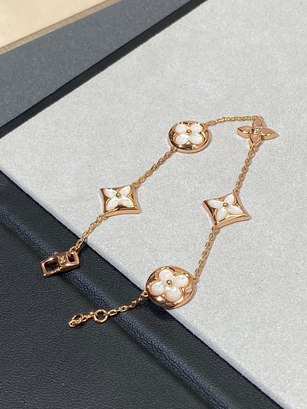 ¡®Loco¡¯STAR AND SUN 5 MOTIF MOP PINK GOLD BRACELET