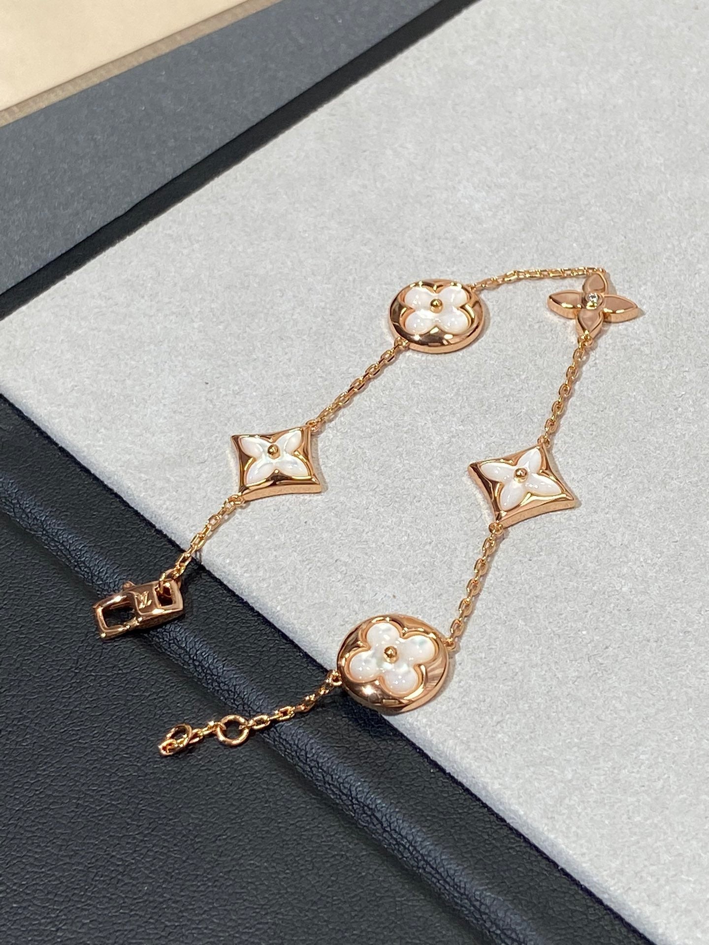 ¡®Loco¡¯STAR AND SUN 5 MOTIF MOP PINK GOLD BRACELET