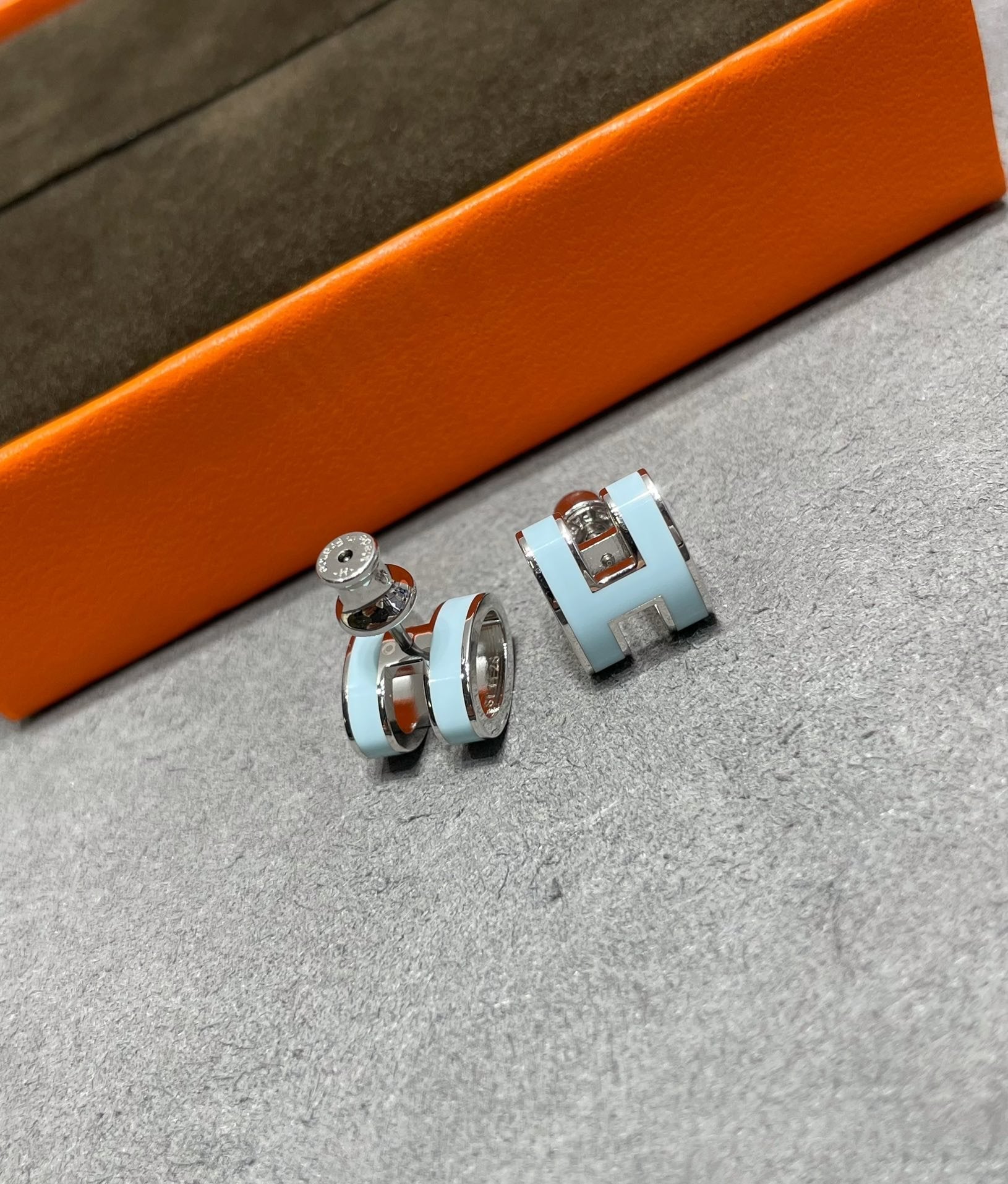 ¡®Loco¡¯POP H SKY BLUE STUD EARRINGS