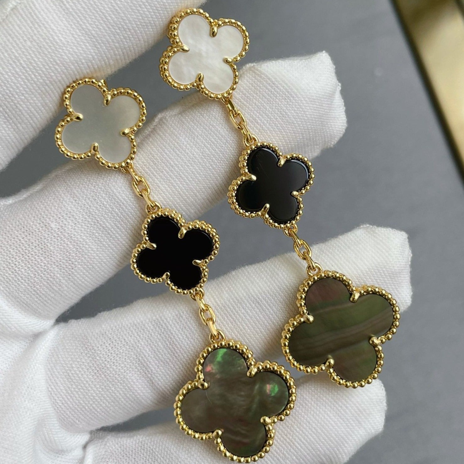 ¡®Loco¡¯CLOVER 3 MOTIF MOP ONYX DARK MOP PINK GOLD EARRINGS