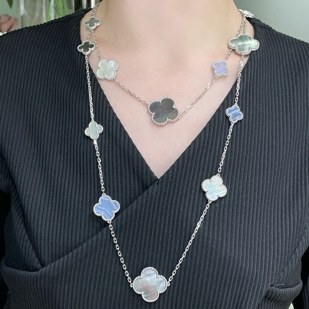 ¡®Loco¡¯CLOVER 16 MOTIF CHALCEDONY MOP SILVER NECKLACE