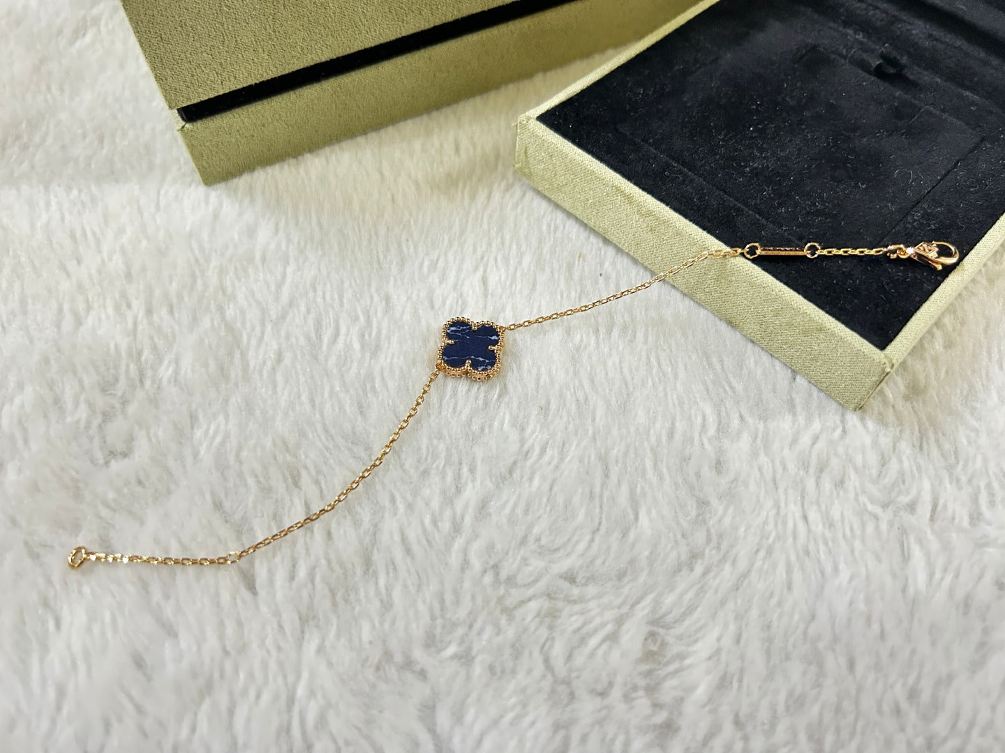 ¡®Loco¡¯CLOVER 1 MOTIF PIETERSITE BRACELET