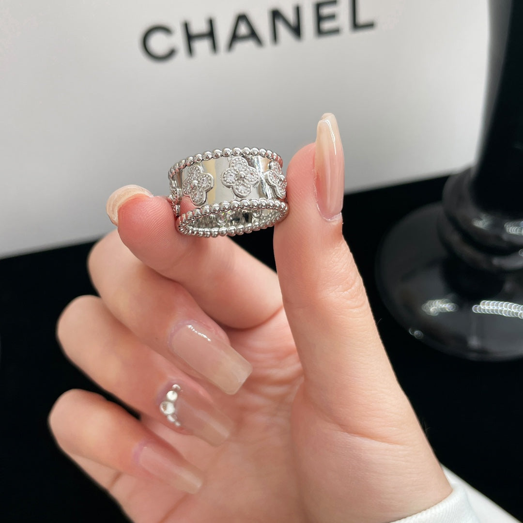 ¡®Loco¡¯PERLEE DIAMOND LARGE RING