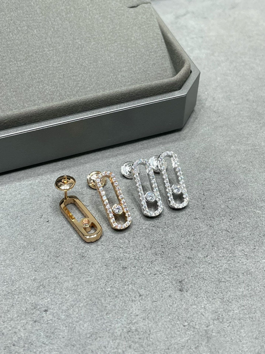 [Loco]MOVE UNO STUD DIAMOND PAVED EARRINGS