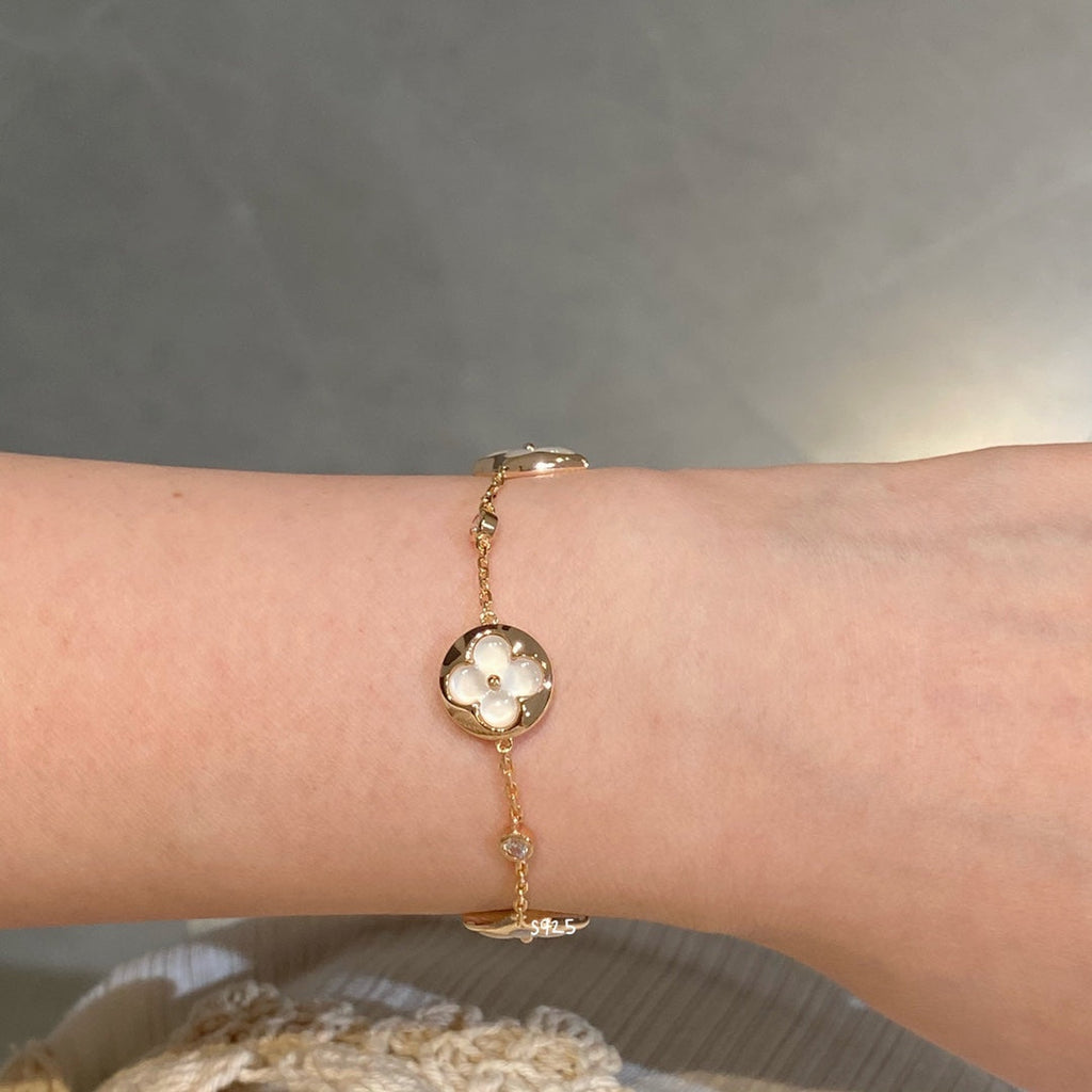 ¡®Loco¡¯STAR AND SUN 4 MOTIF WHITE MOP PINK GOLD BRACELET
