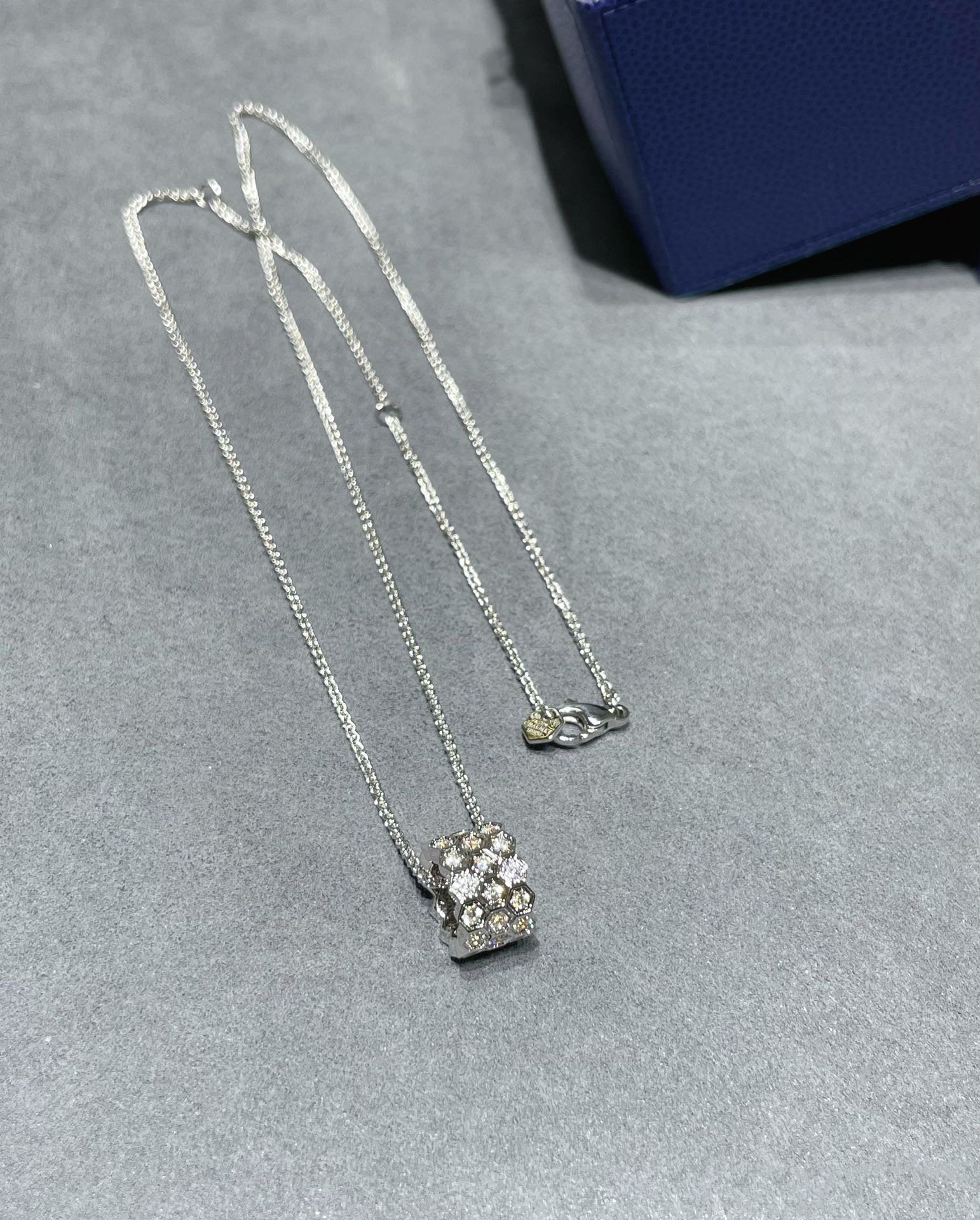 ¡®Loco¡¯BEE LOVE DIAMOND PAVED 3 ROW NECKLACE