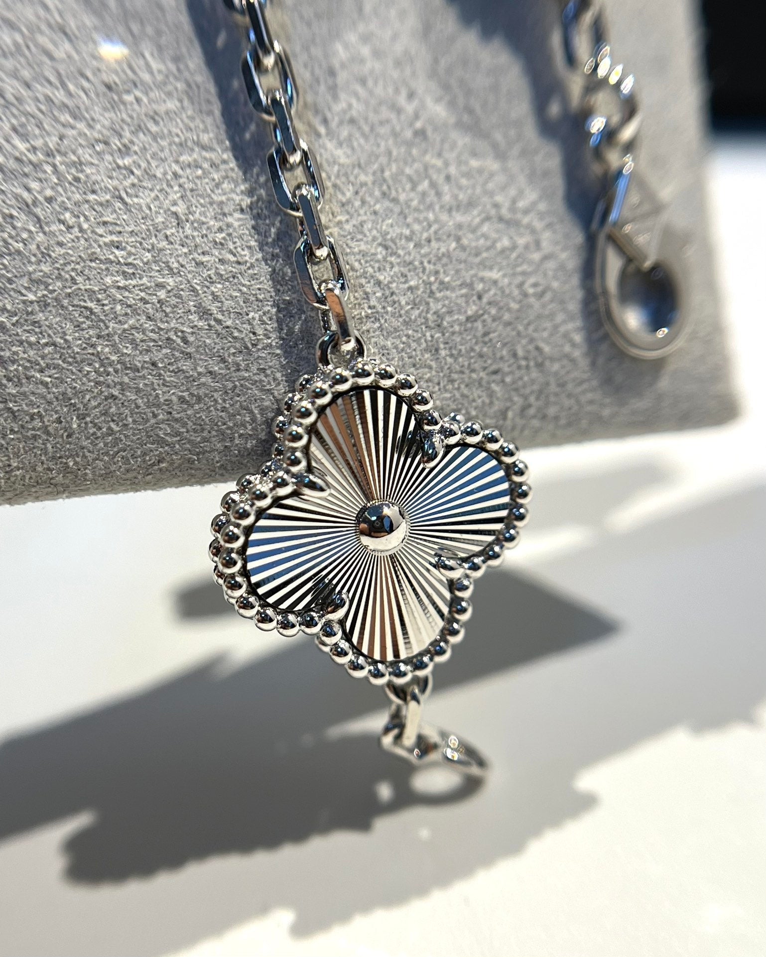 [Loco]New  CLOVER 5 MOTIF LASER BRACELET COLLECTION