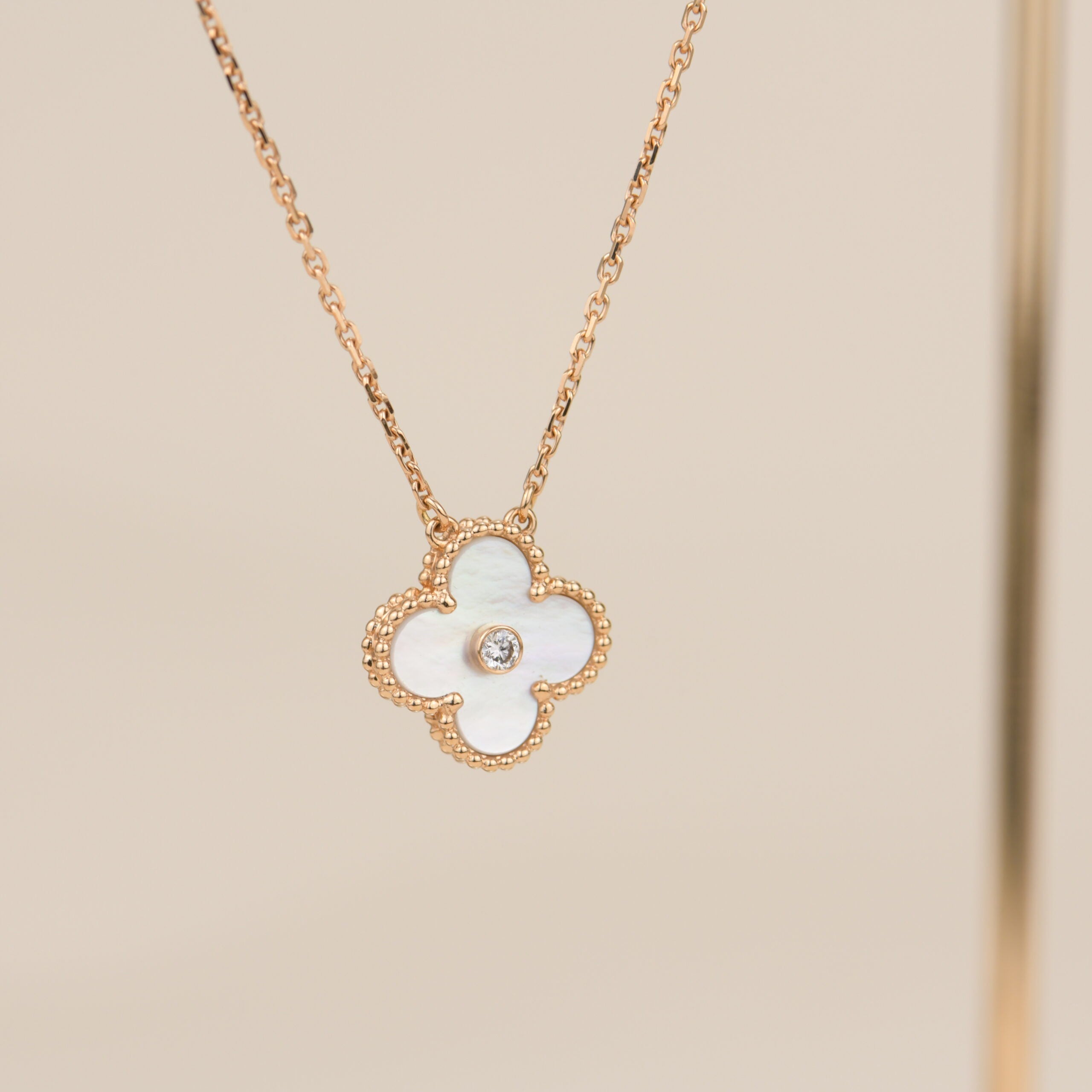 ¡®Loco¡¯CLOVER 15MM DIAMOND WHITE FRITILLARIA NECKLACE