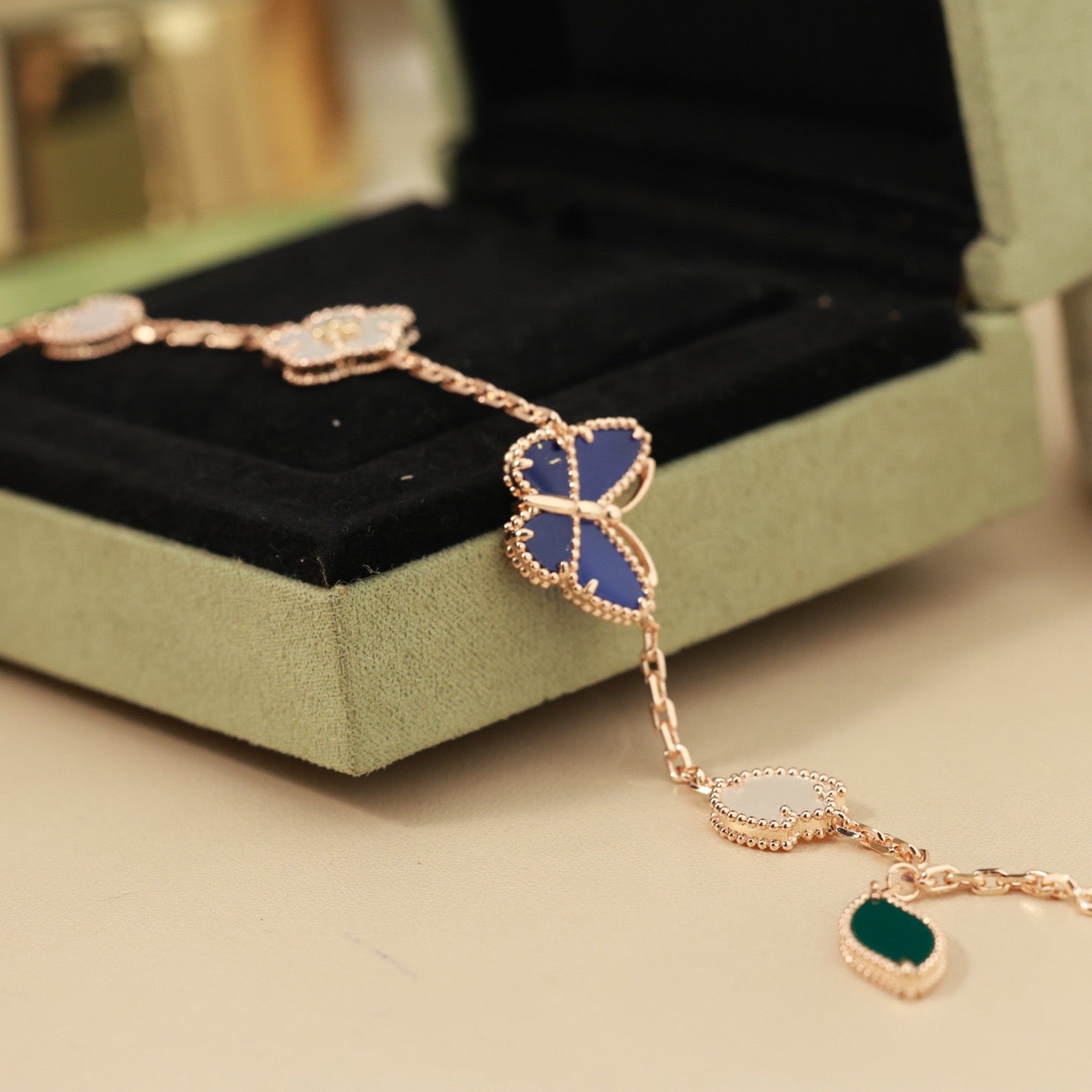 [Loco JURI]LUCKY SPRING BUTTERFLY 5 MOTIF BRACELET