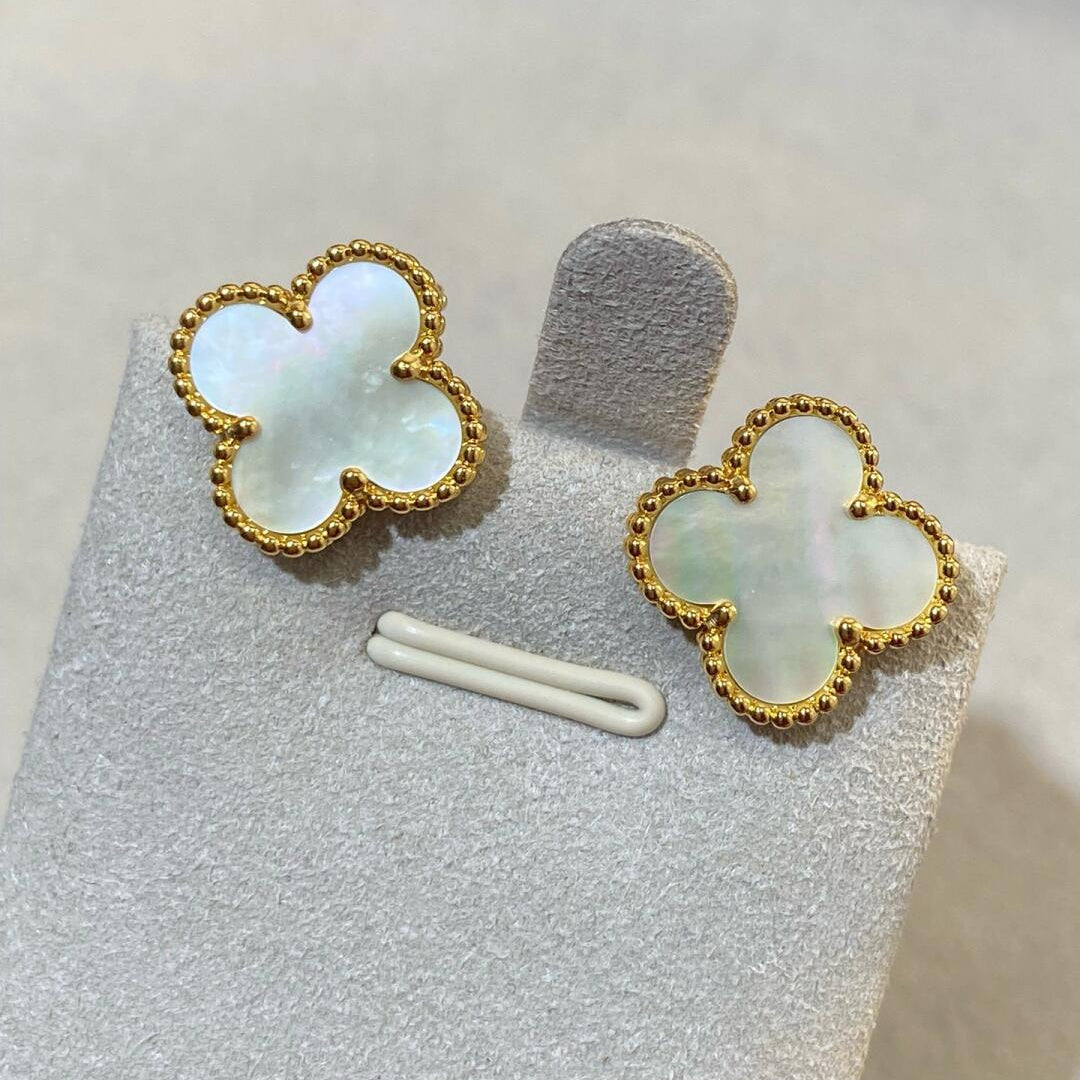 [Loco] CLOVER LARGE (20mm) 1 MOTIFS WHITE MOP STUD EARRINGS