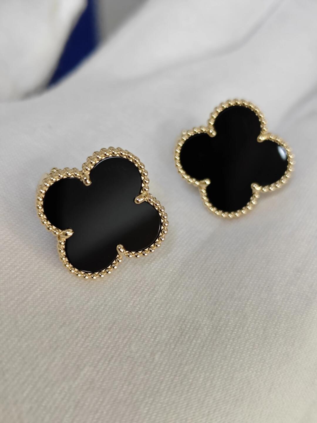 [Loco] CLOVER 20MM BLACK MOP EARRINGS