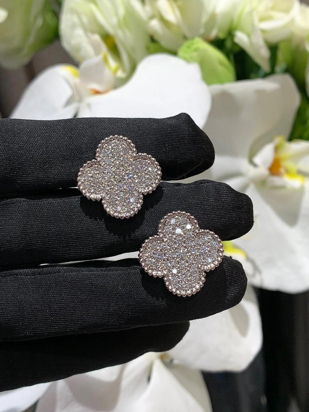 [Loco] CLOVER 20MM MOTIFS DIAMOND STUD EARRINGS SILVER