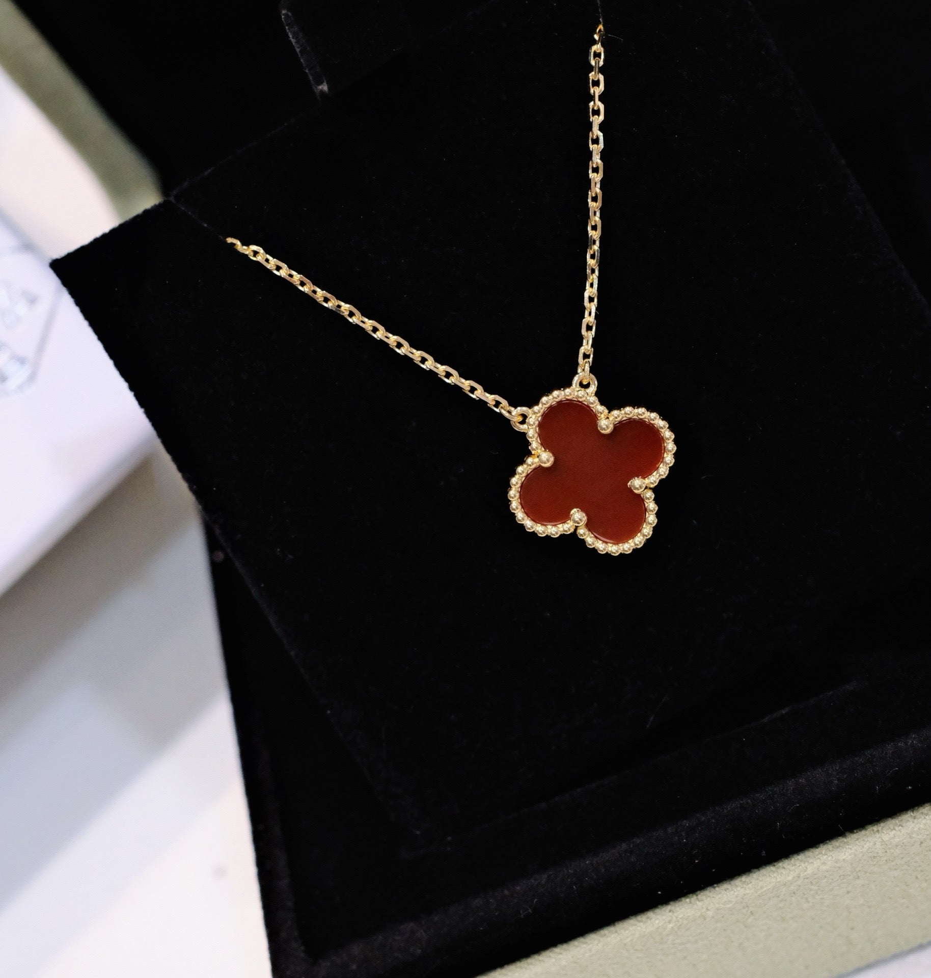 ¡®Loco¡¯CLOVER 15MM CARNELIAN SINGLE FLOWER NECKLACE