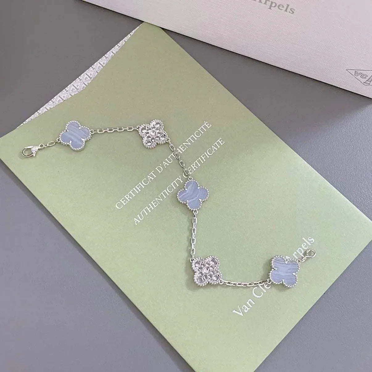 [Loco]New  CLOVER 5 MOTIF PURPLE CHALCEDONY BRACELET COLLECTION