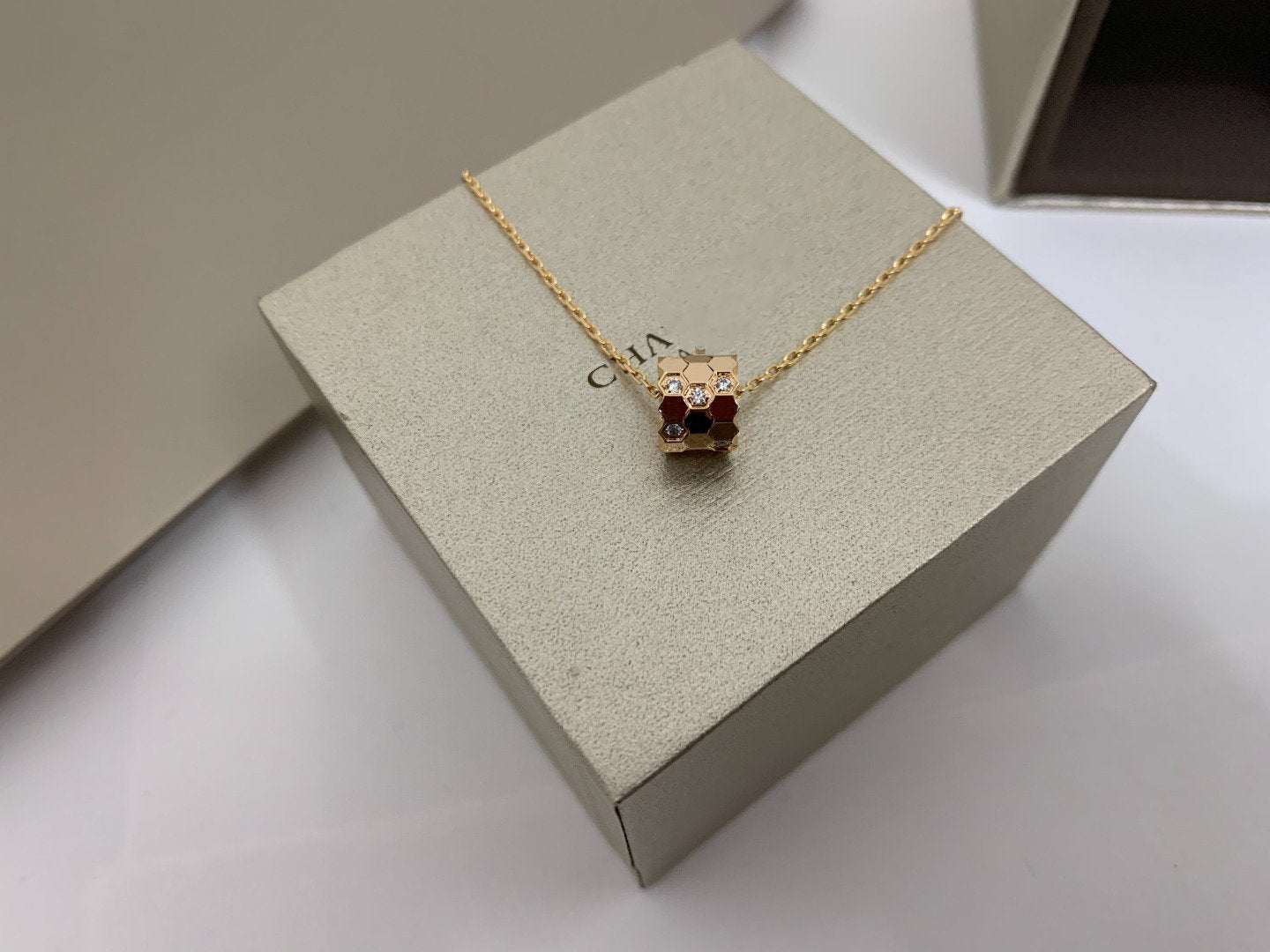 ¡®Loco¡¯BEE LOVE DIAMOND NECKLACE