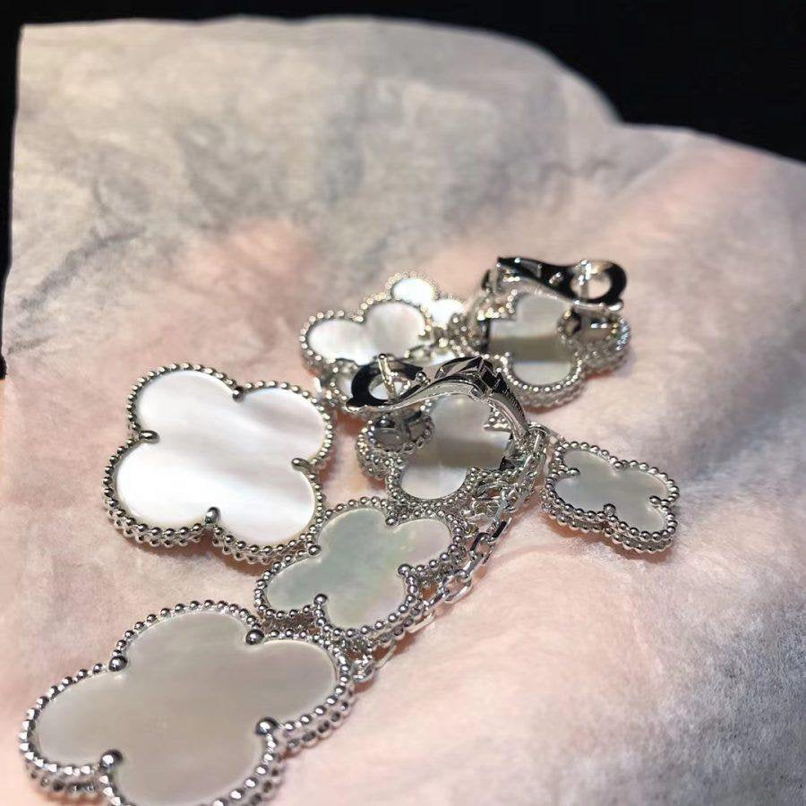 ¡®Loco¡¯CLOVER EARRINGS WHITE MOP 4 MOTIFS SILVER