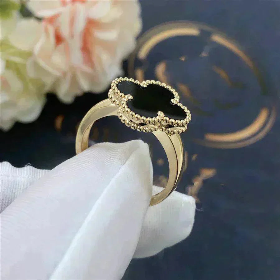 ¡®Loco¡¯CLOVER ONYX RING