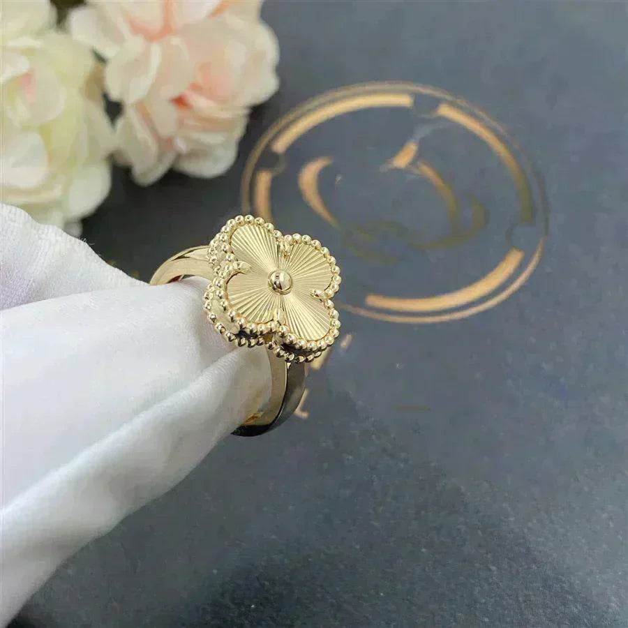 ¡®Loco¡¯CLOVER GOLD RING