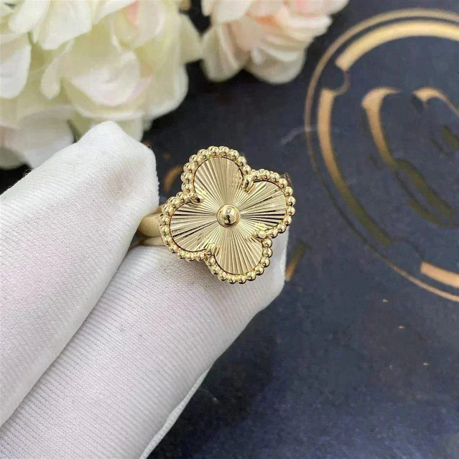 ¡®Loco¡¯CLOVER GOLD RING