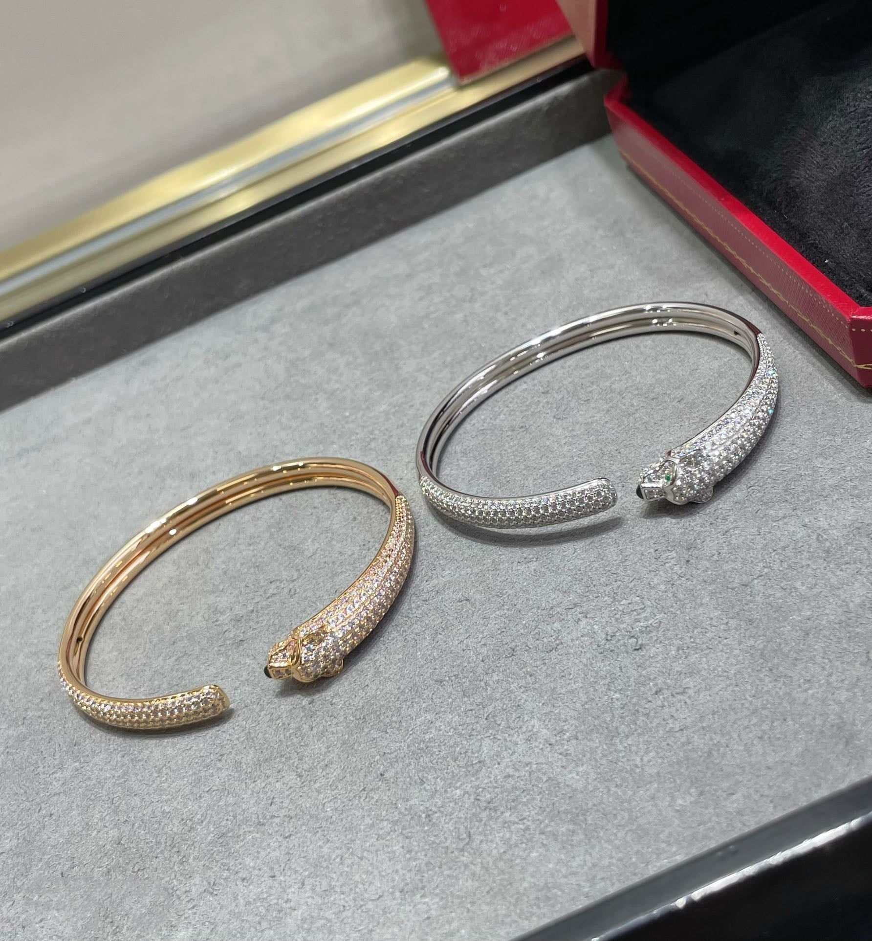 ¡®Loco¡¯PANTHERE FULL DIAMOND OPEN BRACELET
